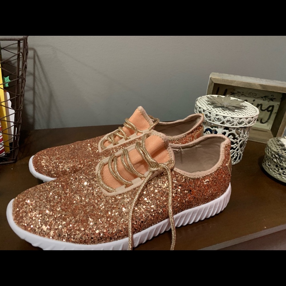 WOMANS SHOES